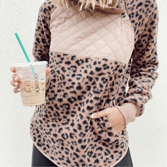 Abercrombie & Fitch Asymmetrical Snap-Up Leopard Print Fleece Size S - Picture 5 of 5